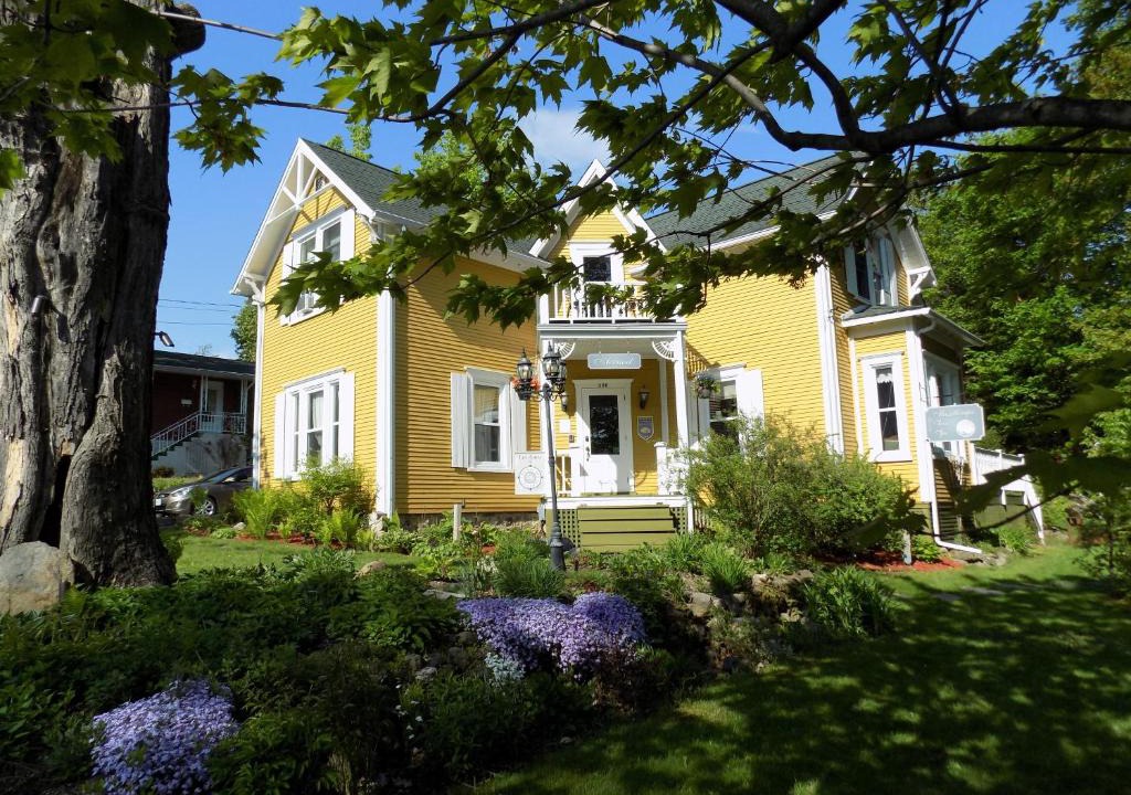 Magog Bed & Breakfast | À L'Ancestrale B&B
