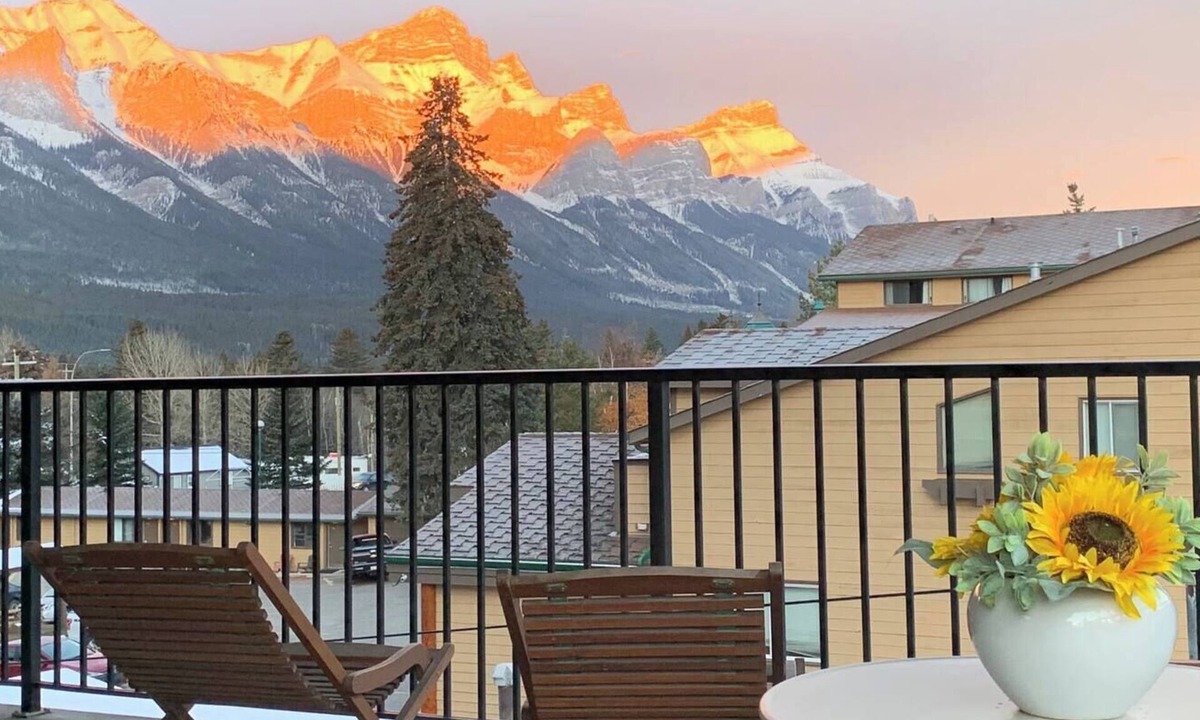 Canmore Apartment | 1 Bd corner unit stunning views wrap around deck