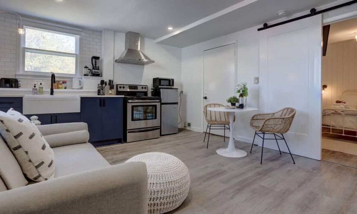Dartmouth House | 1 bed, Serenity Place w babbling brook & beautiful garden