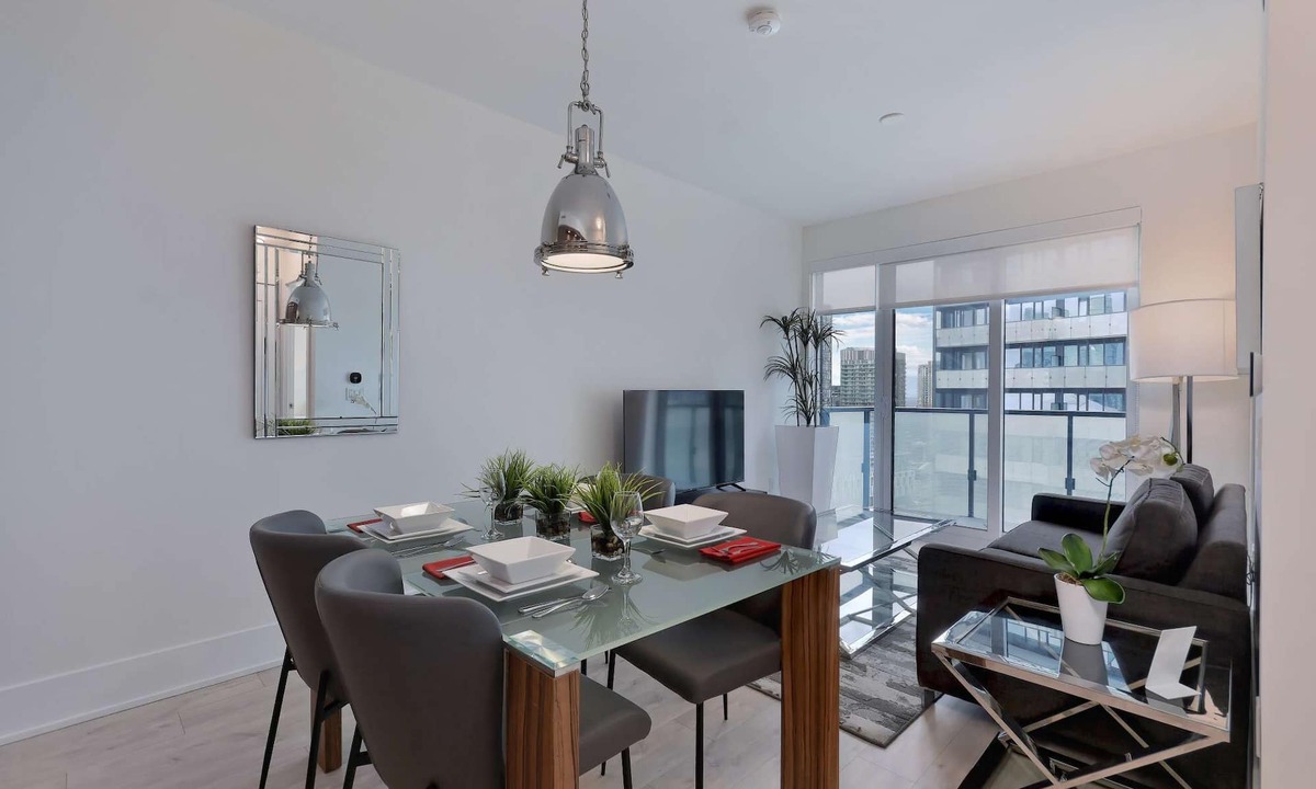 Wellington Place Apartment | 1 Bedroom/1 Bathroom Suite