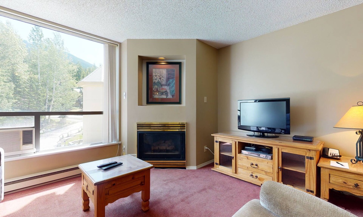 Upper Village Apartment | 1 bedroom/1 bathroom Suite, Pool, Ski in/Ski out on Blackcomb Mountain, A/C in living room