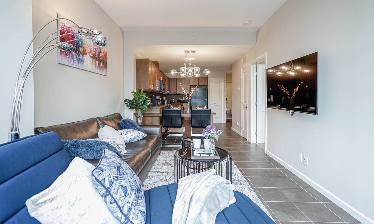 Victoria Park Condo | 1 bedroom high floor condo with beautiful downtown view