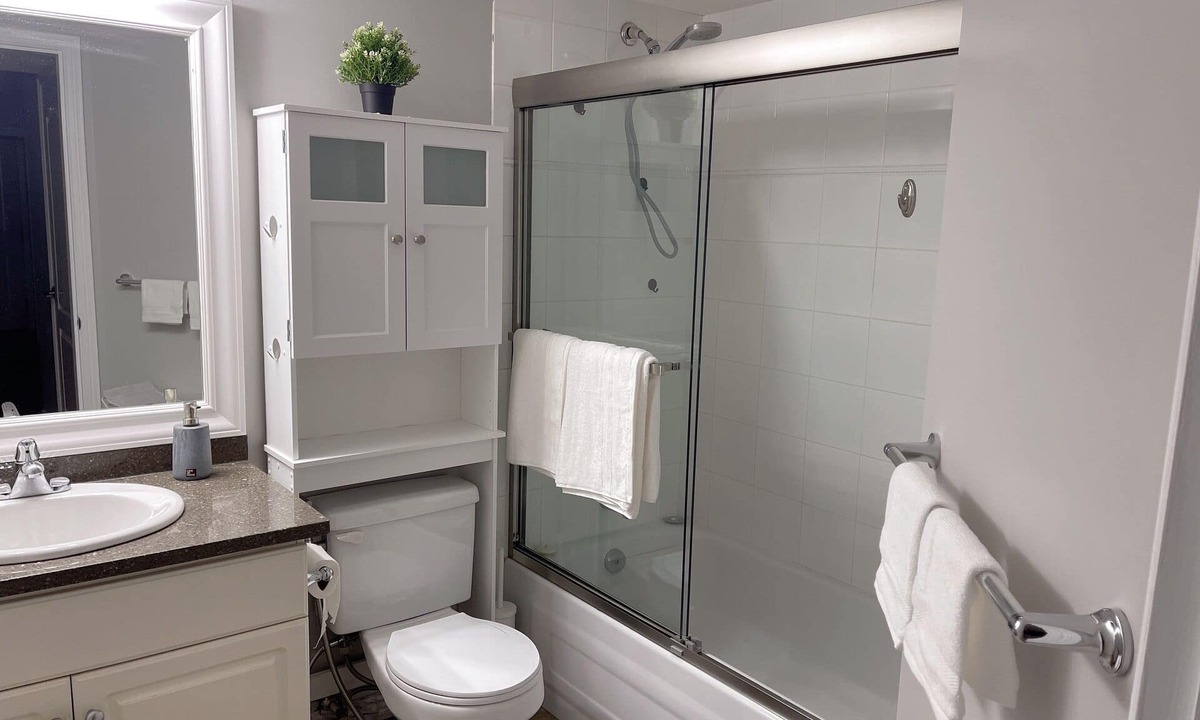 Guildford House | 1 bedroom & parking Great Vancouver