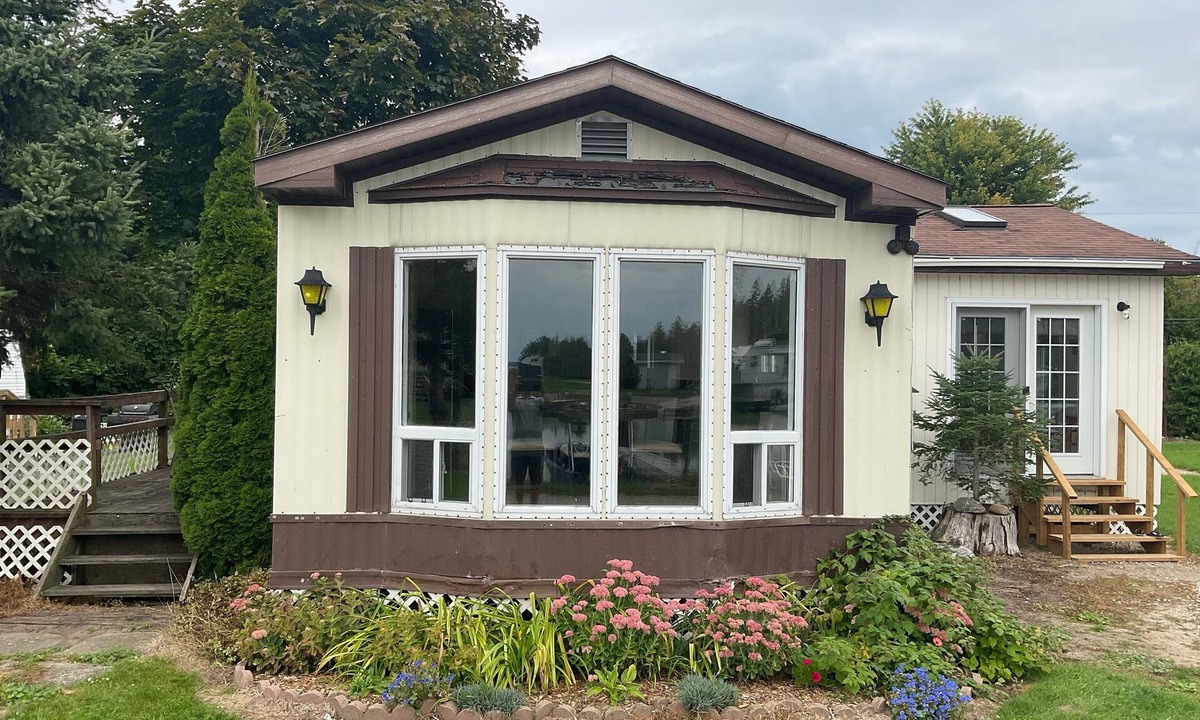 Stokes Bay House | #11 - 5 Minute Drive to the Beach! Perfect for a family getaway!