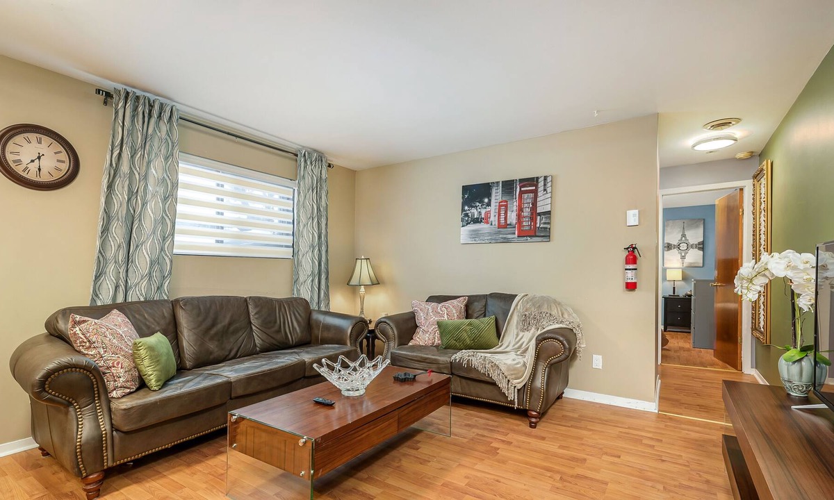 Ahuntsic-Cartierville Apartment | 1100 - CHIC DESIGNER LOVELY BEAUTIFUL COZY FLAT 1BDR