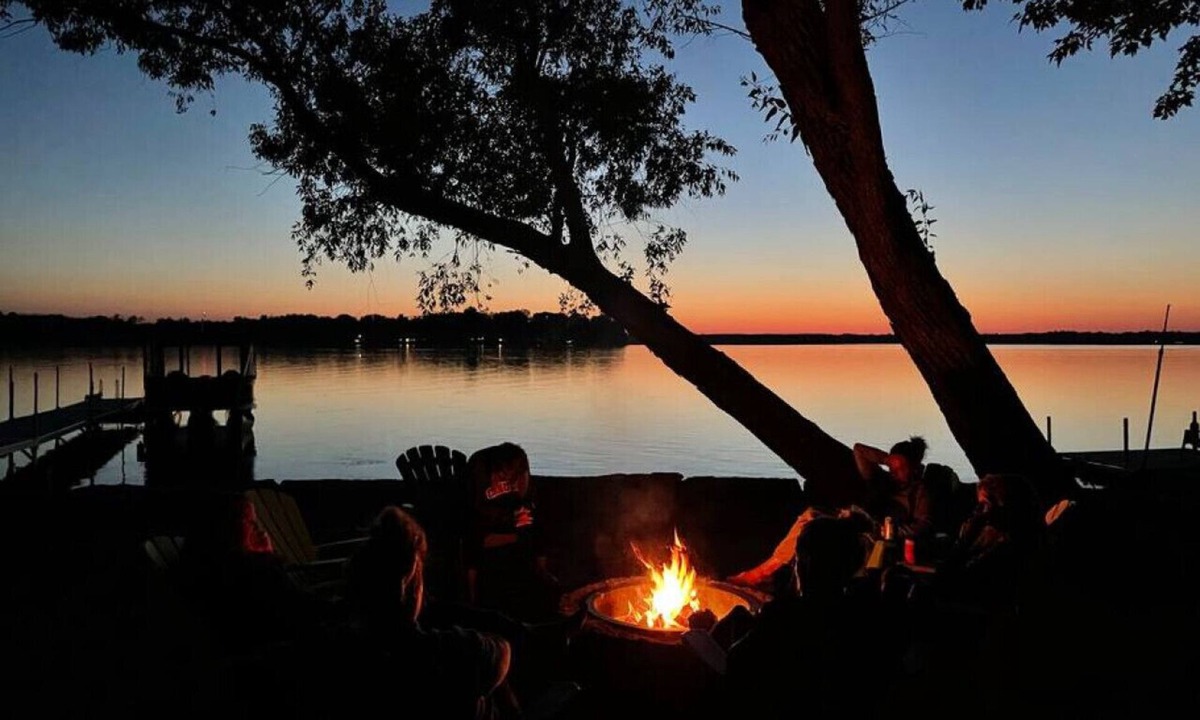 Beckwith Cottage | 127 Cedar · Cheerful and Relaxing Lakefront 3 Bedroom