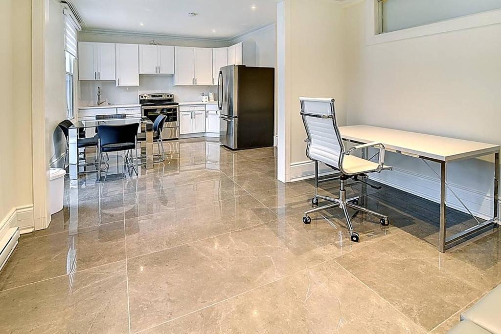 Outremont Apartment | #13 · Luxury Business suite! Outremont