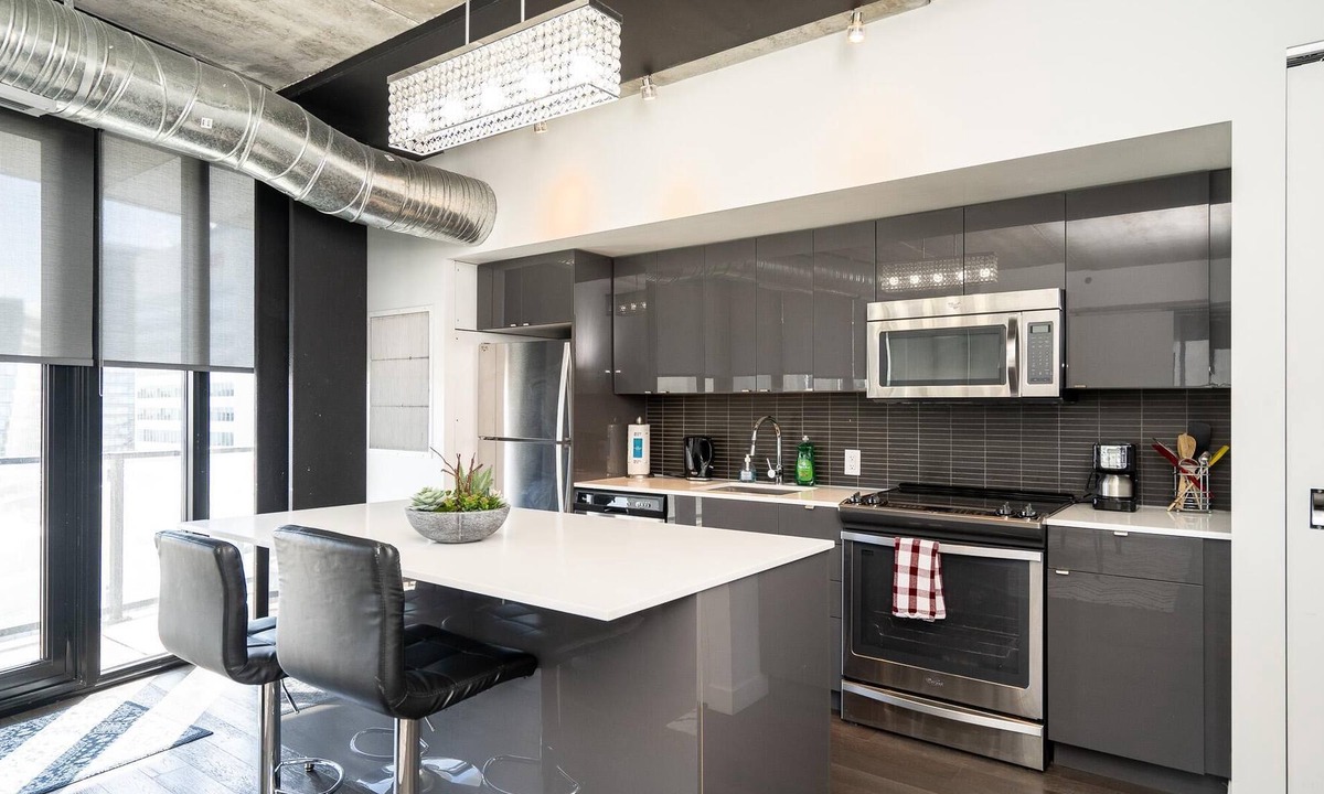 Downtown Winnipeg Condo | (1304)Downtown Glasshouse Radiant 2BR 1BATH + Fast WiFi (311)