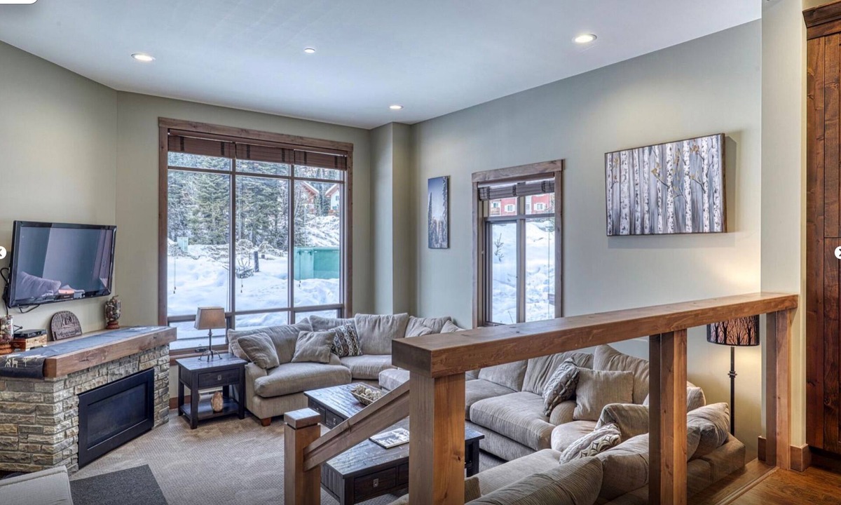 Sun Peaks House | 14 Village Walk! - Gorgeous Ski in/out - Great for Families!