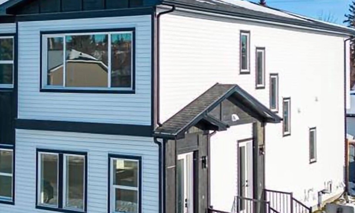 Southeast Calgary Apartment | 15 mins to Downtown Calgary and 2 mins drive to amenities.