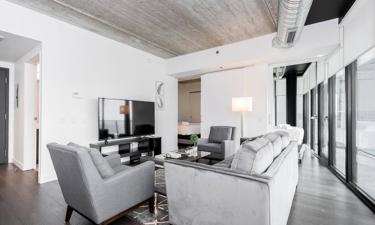 Downtown Winnipeg Condo | (1703)Downtown Glasshouse Sophisticated 2BR1BATH +Fast WiFi(311)