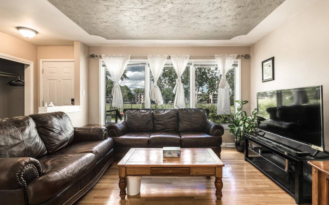 Southwest Calgary House | 180 m² House ∙ 4 bedrooms ∙ 9 guests