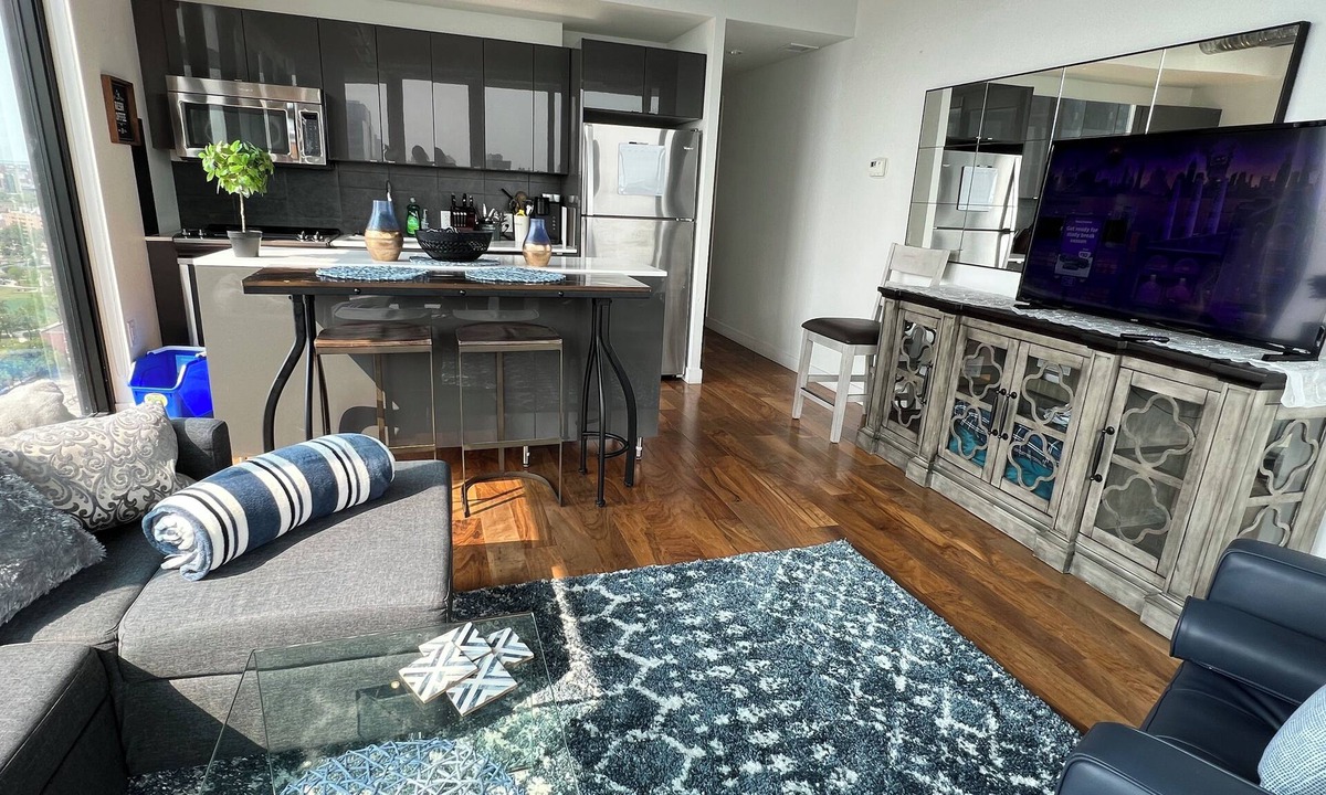 Downtown Winnipeg Condo | 18th floor 2 bed 2 bath overlooking downtown
