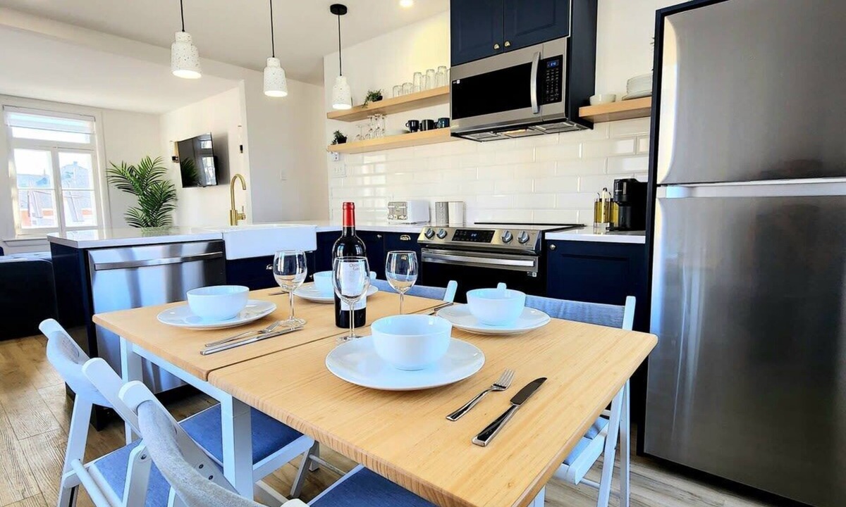 Boischatel Apartment | 1900S Historic Charm -Free P & AC