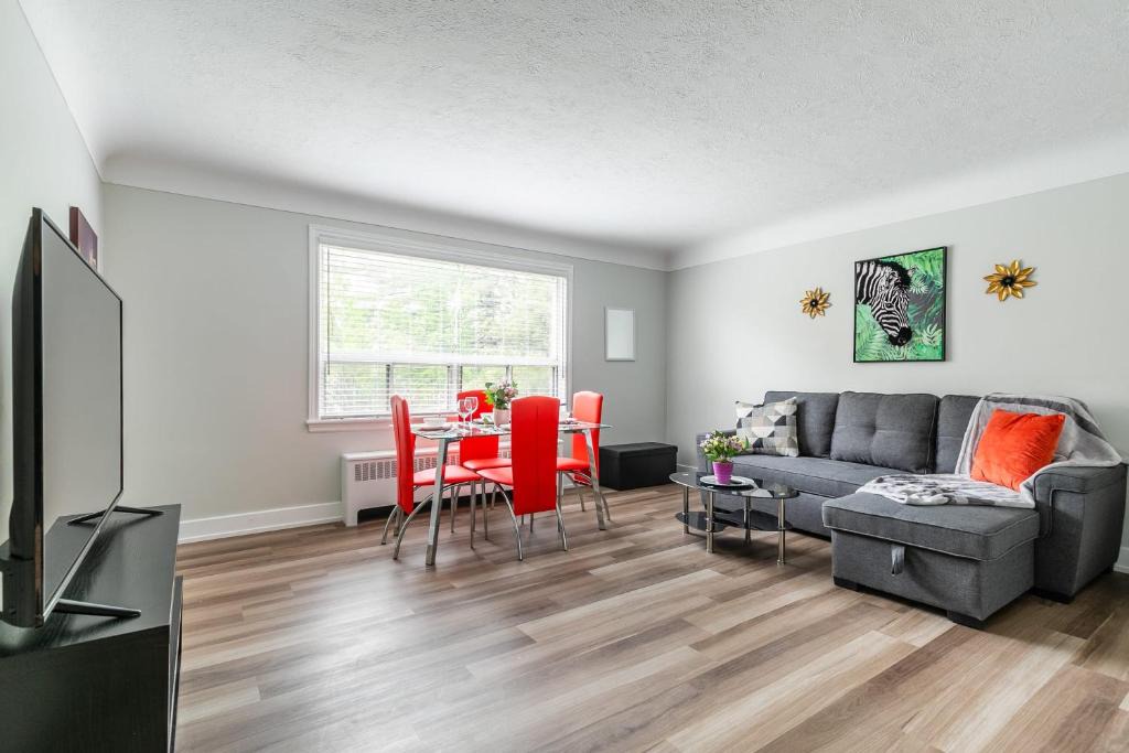 Hamilton Apartment | 1BR Apt w King Bed & Netflix - Near DT Hamilton