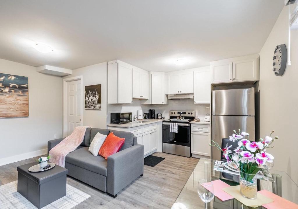 Central Hamilton Apartment | 1BR - Boutique Apt with Netflix - Prime Location