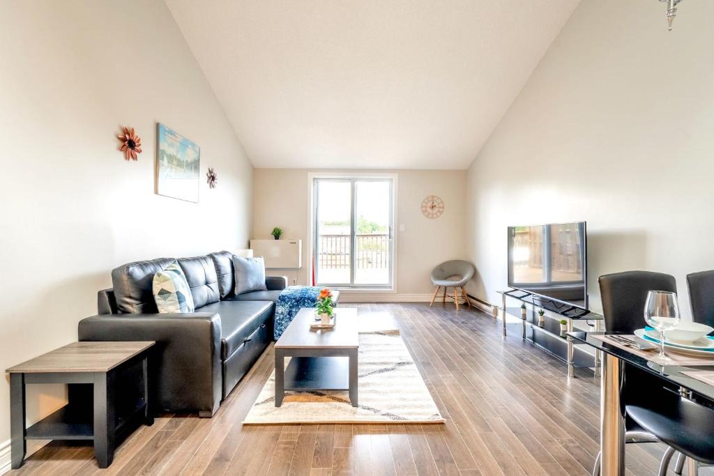 Cambridge Apartment | 1BR Condo - Near Cambridge trail and park