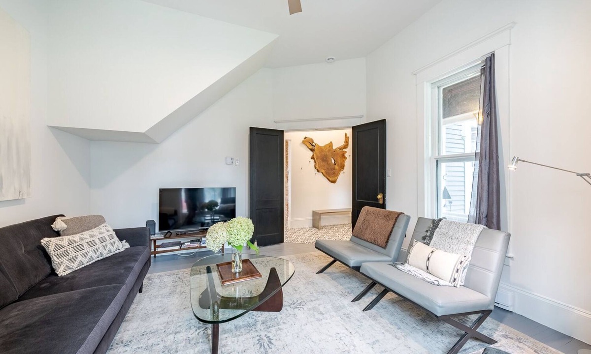 Downtown House | 2 Bed, 2.5 Bath renovated heritage home in Downtown Fredericton