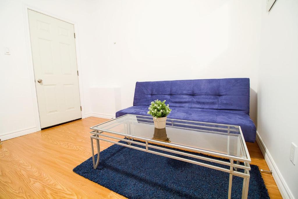 Kensington Market Apartment | 2 Bedroom apt near Kensington market unit 9