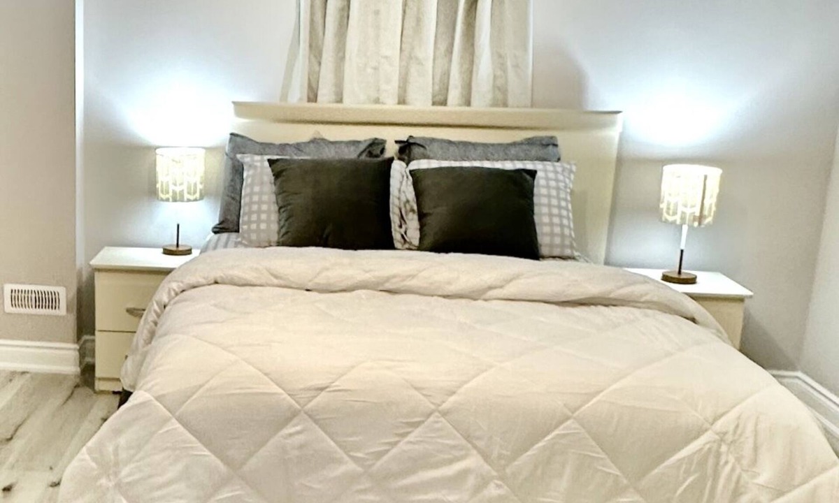 Innisfil Apartment | 2 Bedroom Basement With Separate Entrance Family-friendly