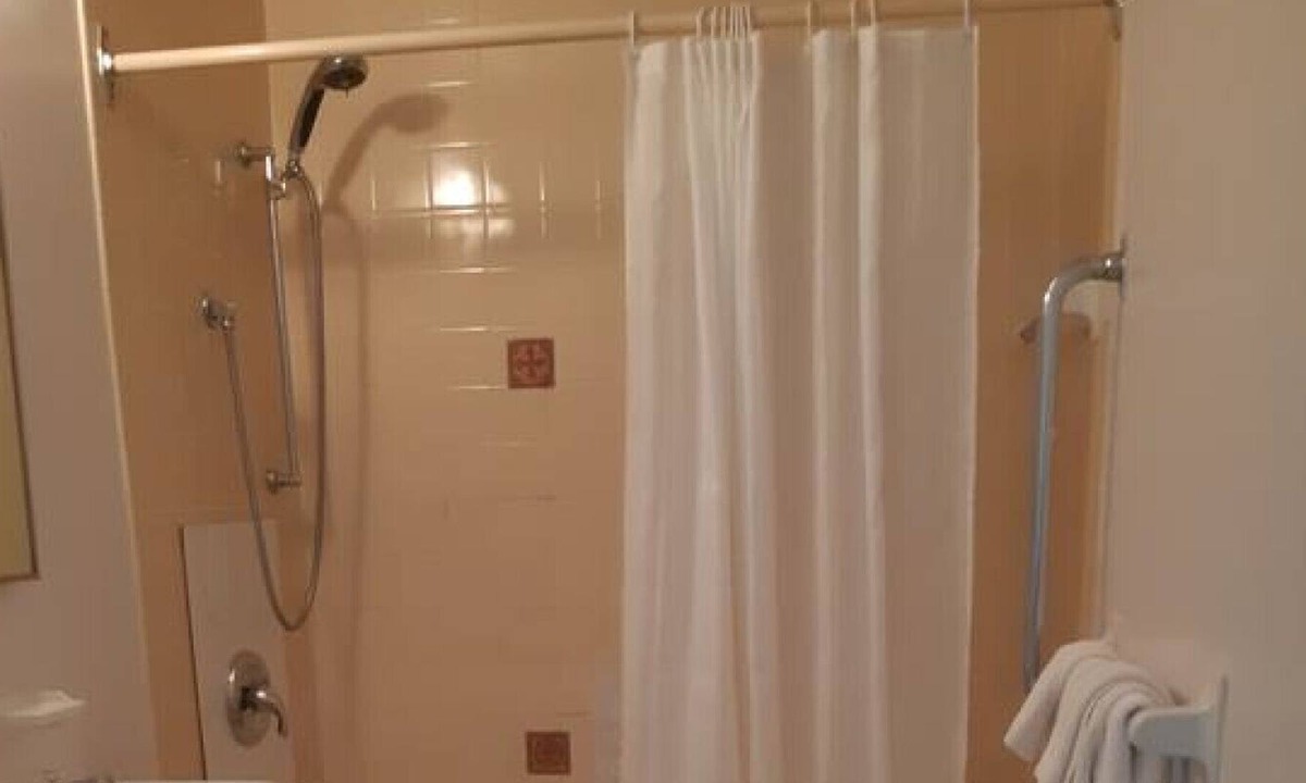 New London House | 2 Queen Bed Housekeeping Suite