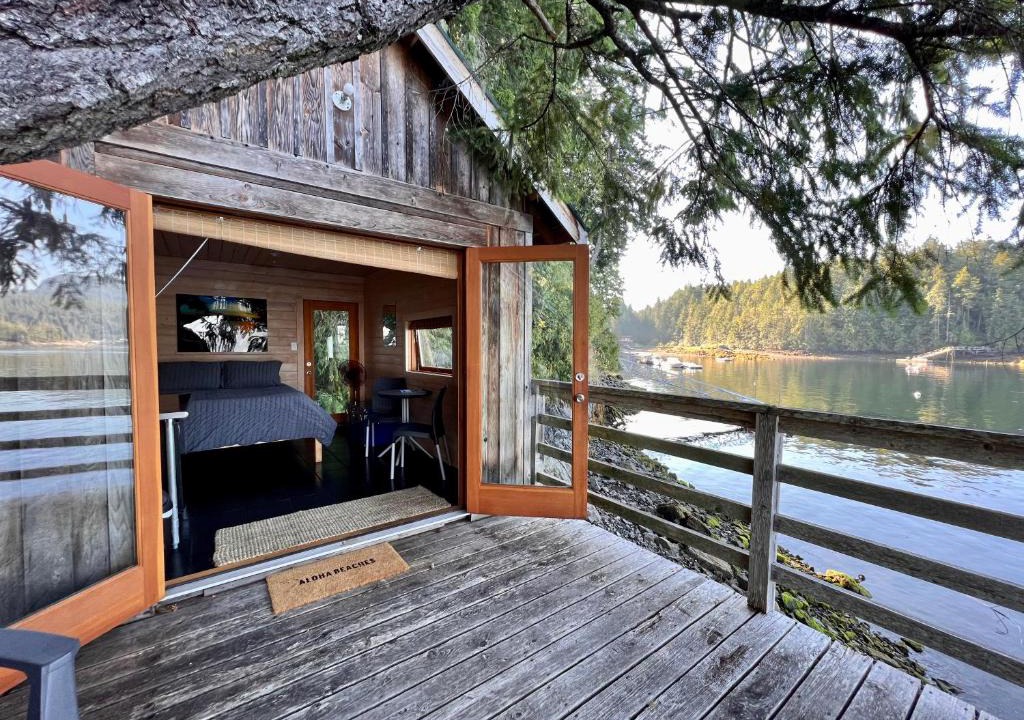 Sunshine Coast Other | 2 Tide on the Hillside