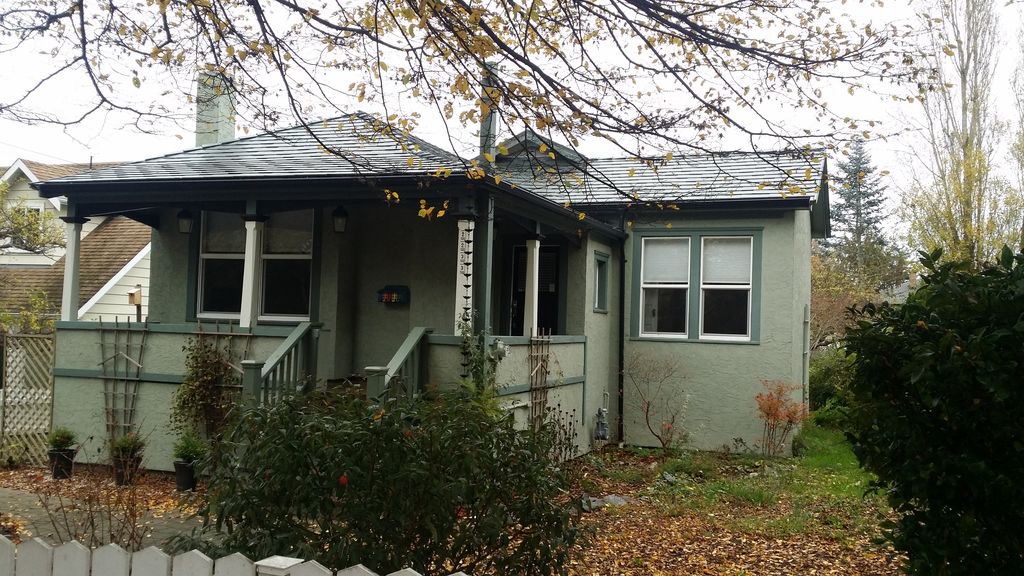 Fernwood House | #23 Belmont Ave. in Fernwood Area - sleeps 8