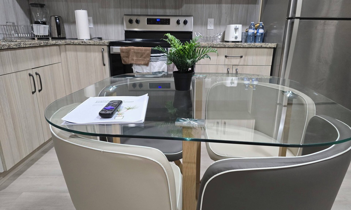 Leduc County House | 2B/R PRIVATE SUITE |13 MINS~AIRPORT | PRIVATE ENTR