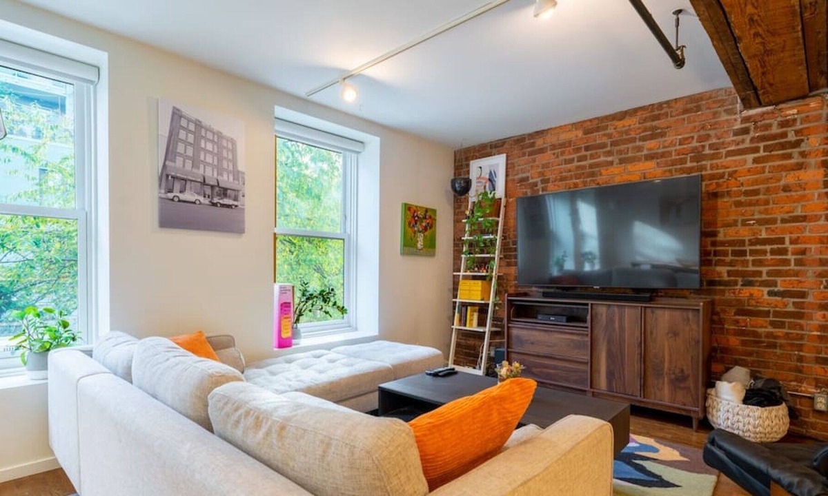 Gastown Condo | 2BD Gastown modern apt!