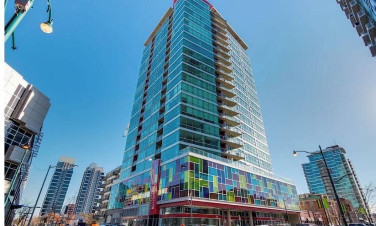 Beltline Condo | 2bedroom/2washroom condo close to everything + Free Parking