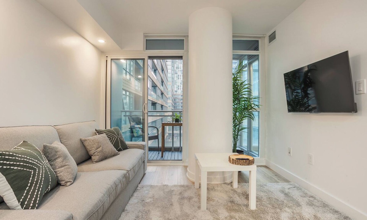 CityPlace Apartment | 2BR Apartment in Toronto - Entertainment District