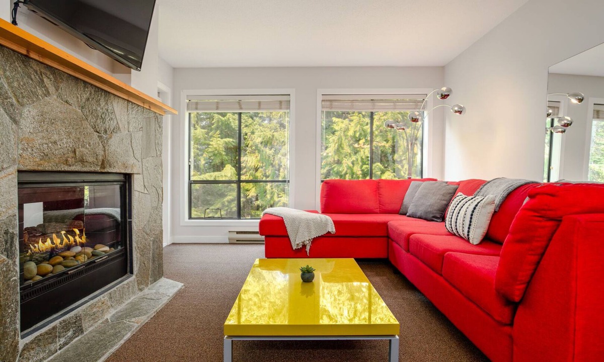 Upper Village Condo | 2BR | Powderhorn | Near Gondola | Double Sided Fireplace | Rooftop Hot Tub | Parking