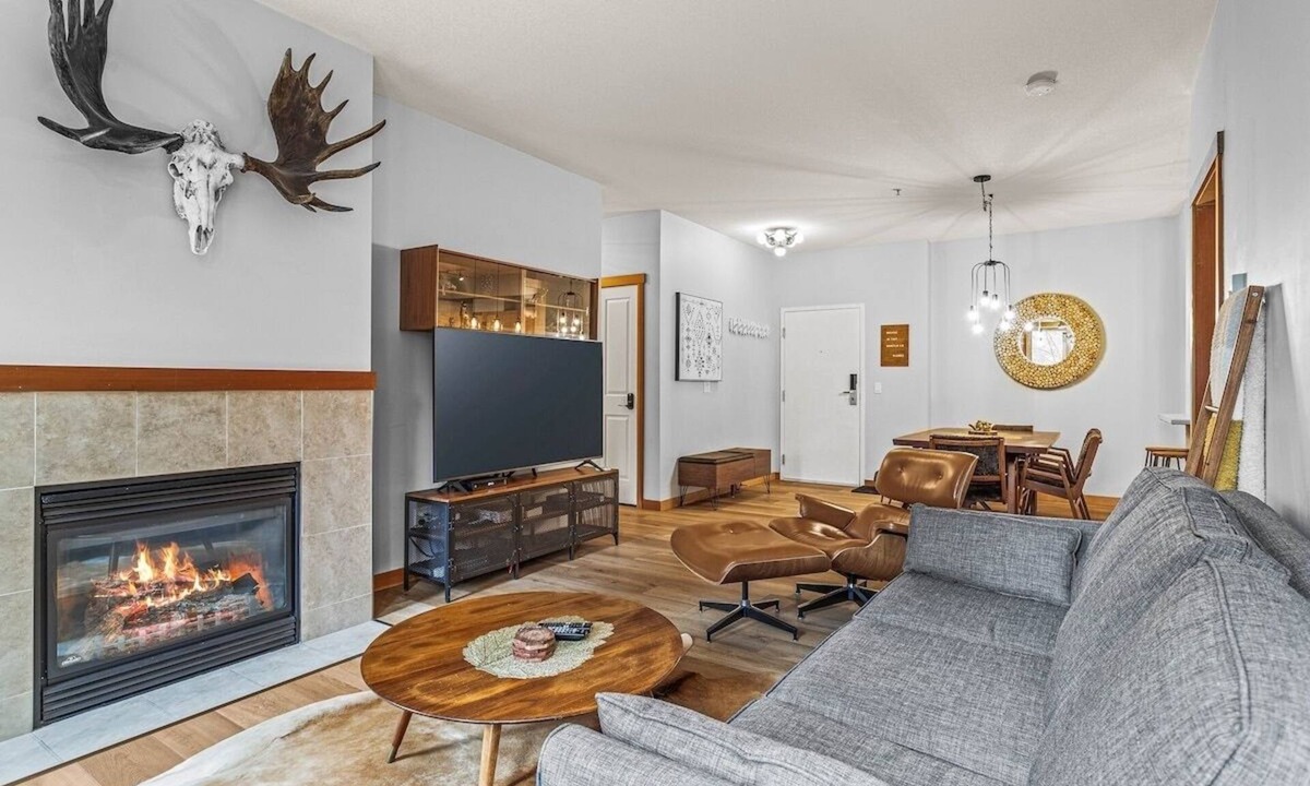 Cougar Creek Condo | 3 bed/2 bath Lodges Escape Sleeps 10/Pool/Hot Tubs