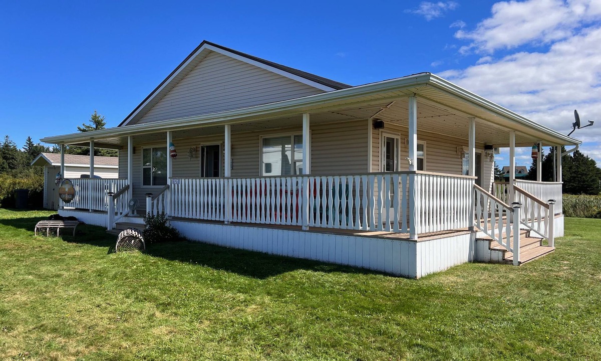 Darnley Cottage | 3 Bedroom Darnley Beach House, Close To Sandy North Shore Beaches