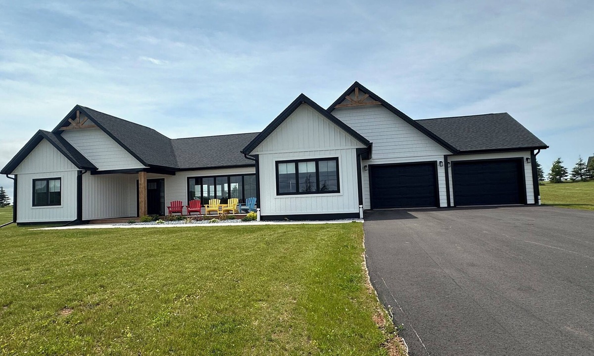Granville House | 3 Bedroom Granville On The Water Home, Minutes To Golf and Beaches