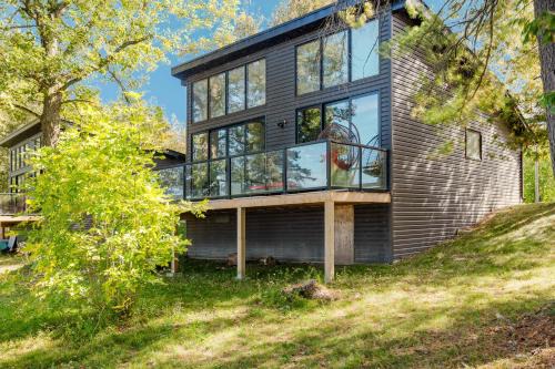 Lakefield House | 3-bedroom Lakefront Villa #2