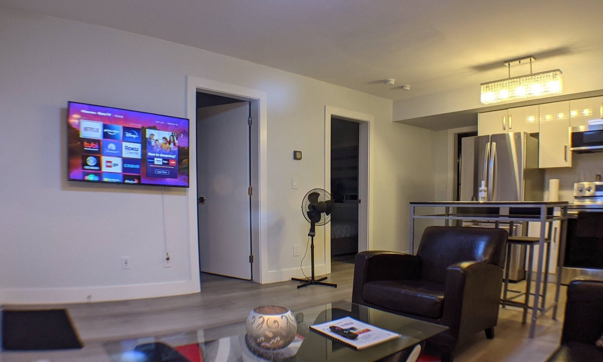 Guildford House | #3 - Brand New: 2 Bedroom Modern Suite with private entrance.