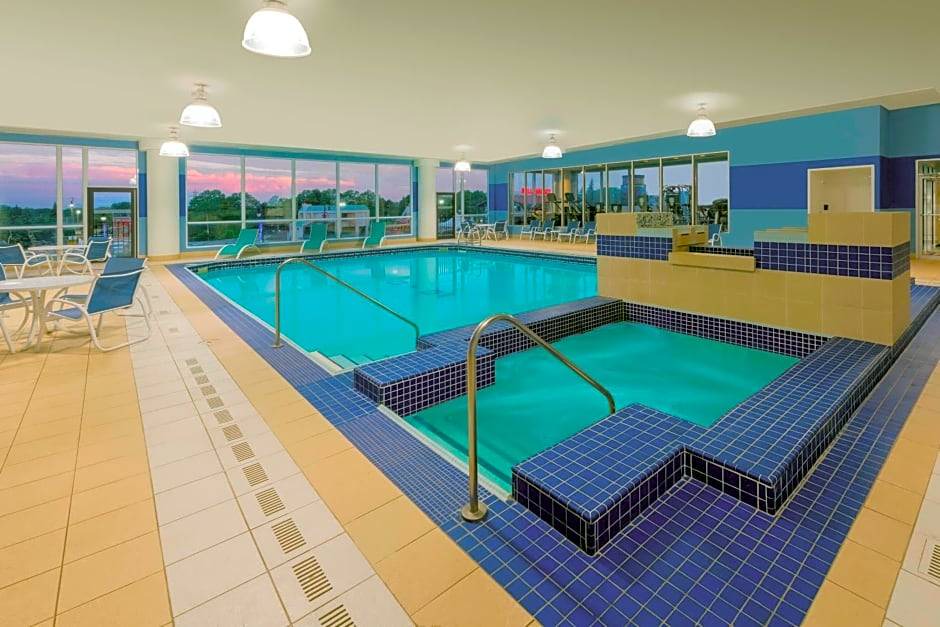 Fallsview Hotel | 3-Star Hotel ∙ Four Points by Sheraton Niagara Falls Fallsview