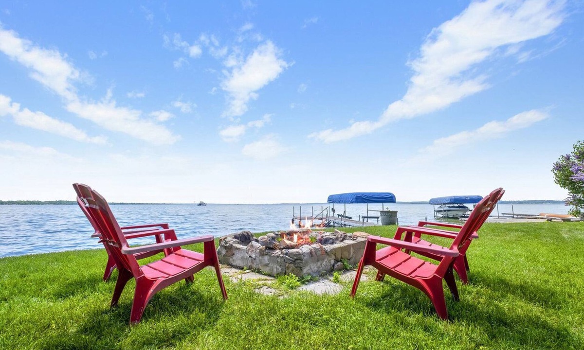 Keswick Cottage | 30 Night Rental - Quaint Country Charm 45 Minutes from Toronto