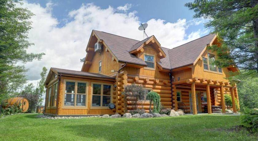Fiddler Lake Resort Ski Chalet | 301 m² Chalet ∙ 5 bedrooms ∙ 18 guests
