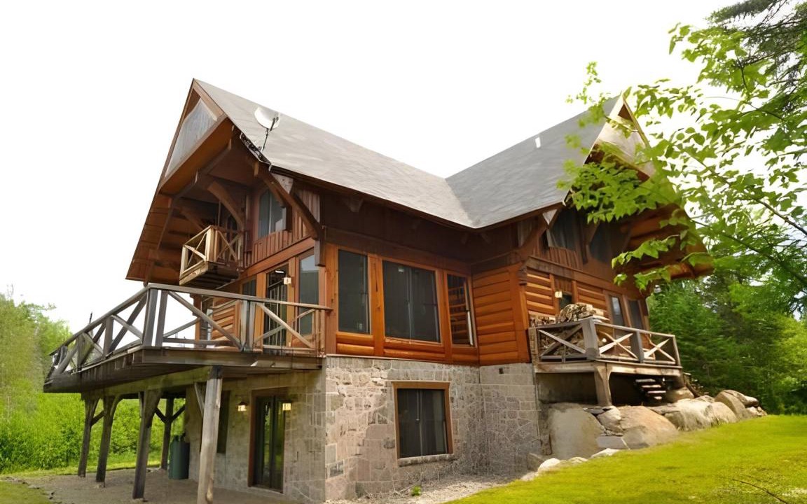 Lac Superieur Village Ski Chalet | 339 m² Chalet ∙ 5 bedrooms ∙ 12 guests