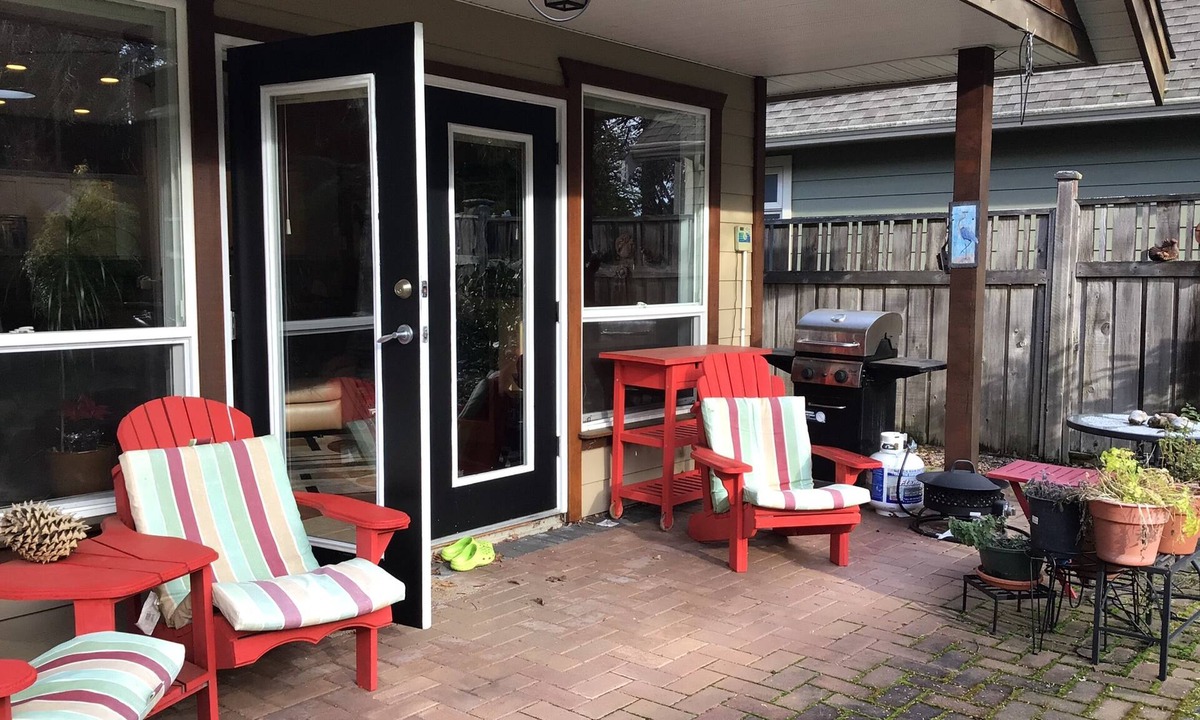 Comox House | 35 minutes to Mt Washington's Alpine Lodge and minutes to multiple trails