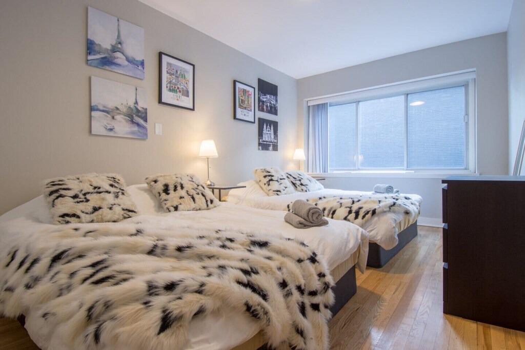 Downtown Montreal Condo | #36-3435 · Spacious Apartment in City Centre 99 Walk Score in Montreal