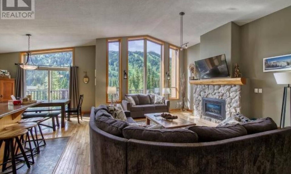 Fairways Ski Chalet | 3BR/2BA Ski Chalet: Ski In/Hot Tub/Amazing Views!