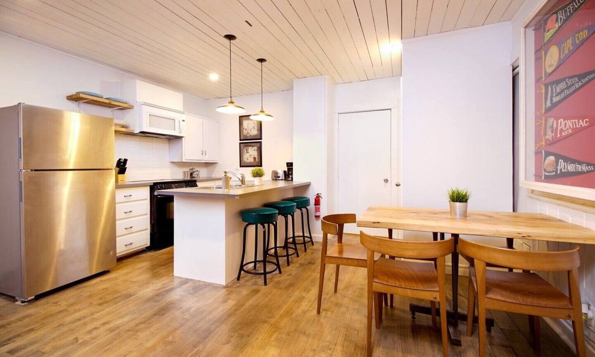 Upper Beaches House | 3BR w/Parking Family-Friendly Home Away from Home in The Beaches