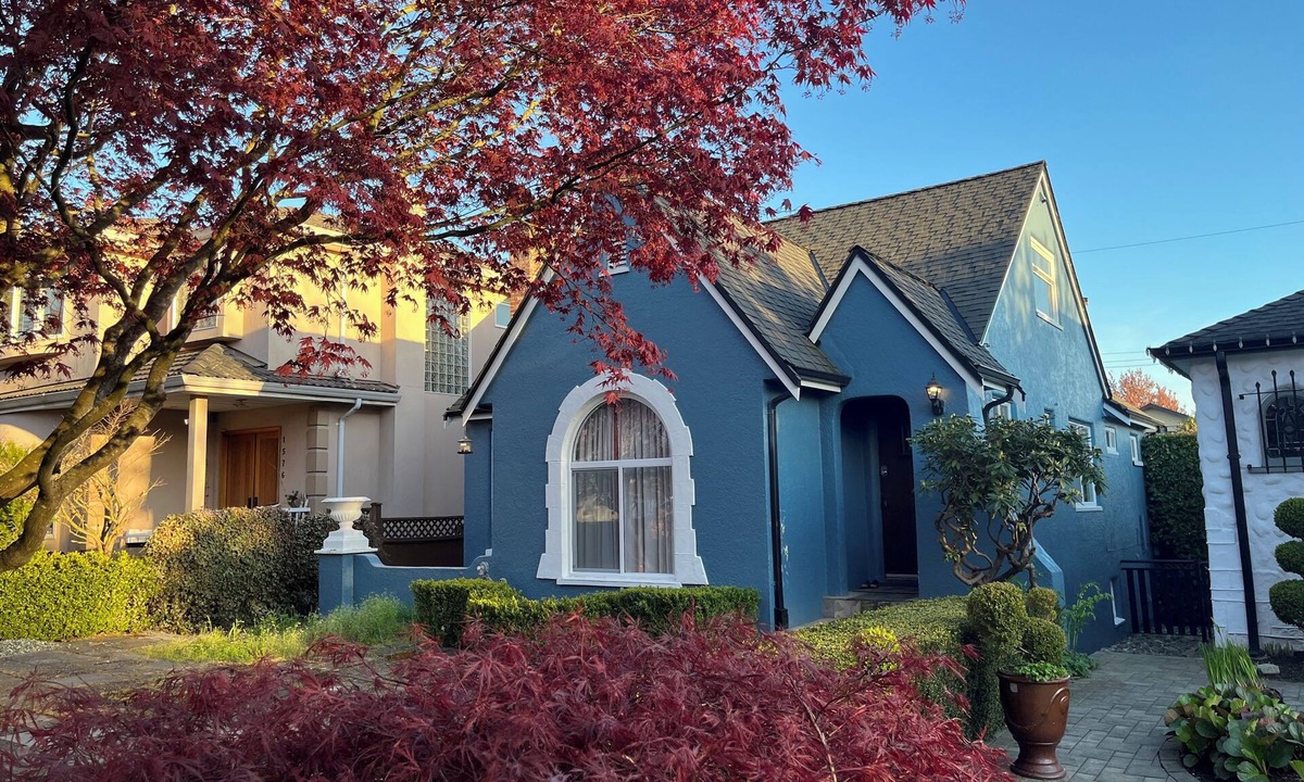 Kerrisdale House | 4 big bedrooms 2bathroom with tub and showern6mins to airport 20mins to downtown