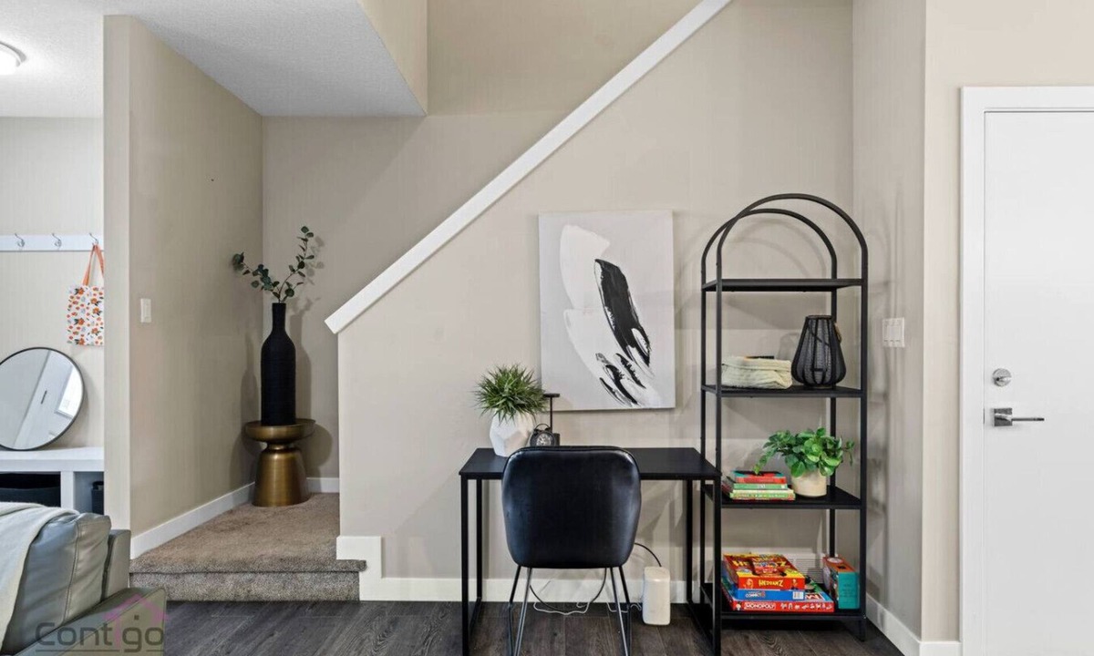 North Central Edmonton House | 4 BR | Pet Friendly | Steps to Stadium & Rogers!