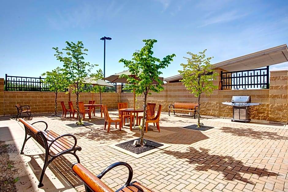 Dartmouth Hotel | 4-Star Hotel ∙ Hampton Inn & Suites by Hilton Dartmouth - Halifax