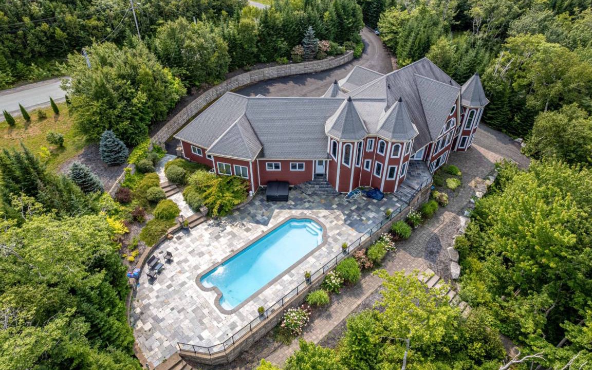 Halifax County House | 400 m² House ∙ 5 bedrooms ∙ 12 guests