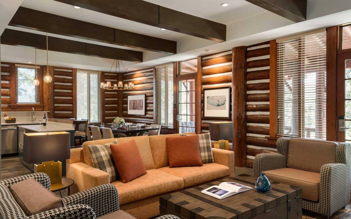 Jasper Hotel | 428 m² Hotel ∙ 3 bedrooms ∙ 127 guests